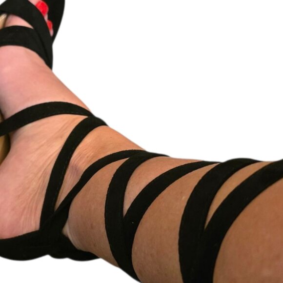 Black Faux Suede Wrap Around Strap Heel sz 8 - Picture 1 of 7